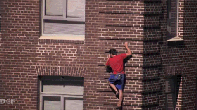 Guy Climbs A Building With No Equipment Like A Real-Life Spider-Man