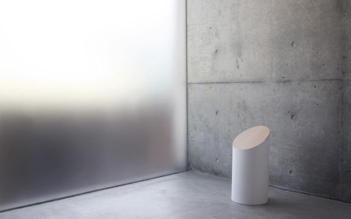 This Elegant Rubbish Bin Swings Open Without Screws, Gears Or Wires