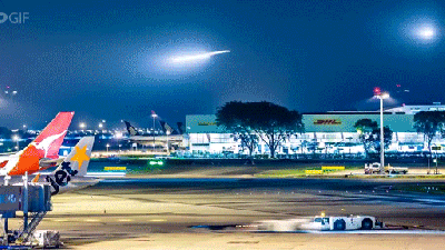 Time Lapse Of An Airport Makes Aeroplanes Look Like Shooting Stars