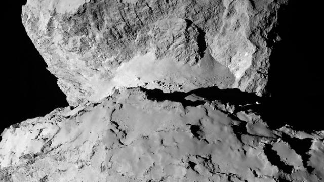 New Comet Photo Shows Fascinating Textures And Landscapes