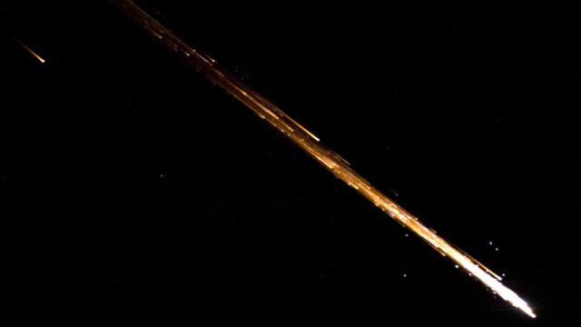 Crystal Clear Photo Of The Fiery Re-Entry And Destruction Of A Spaceship