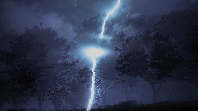 This Lightning Photo Is So Amazing That I Thought It Was Fake