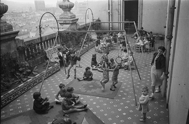 9 Images Of How Kids Played Before Modern Playgrounds Existed