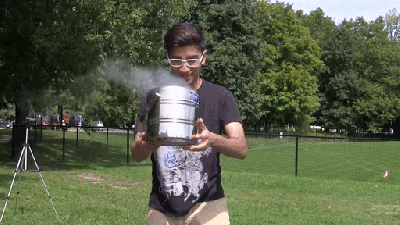 Chemist Uses Liquid Nitrogen Instead Of Ice In ALS Bucket Challenge