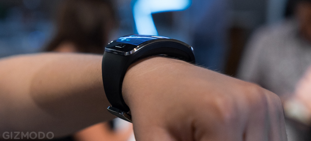 Samsung Gear S Hands On: A Tiny Phone That’s Still Big On Your Wrist