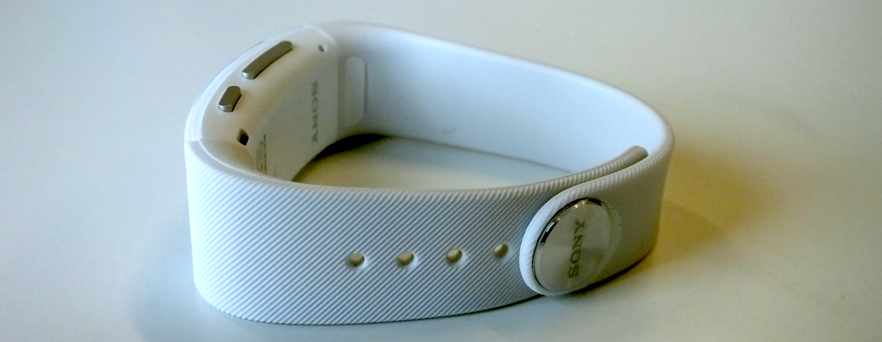 Sony SmartBand Is An E-Ink Wristable That Works With A Snap