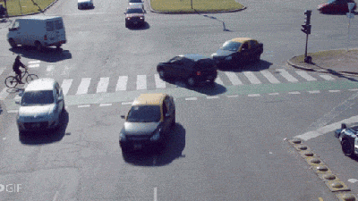 This Video Of A Crowded Intersection Makes Me Hyperventilate