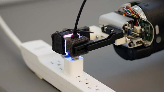 Fingertip Sensor Makes Robots Better (And Far Scarier)