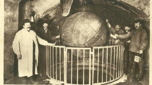 Paris Unclogs Its Sewers With Giant Balls Of Iron