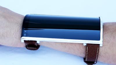 Flexy, Wrist-Worn Concept Phone: A Real Life Buzz Lightyear Communicator