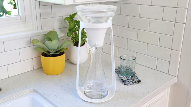 A Stylish Water Filter You Don’t Have To Hide In The Fridge