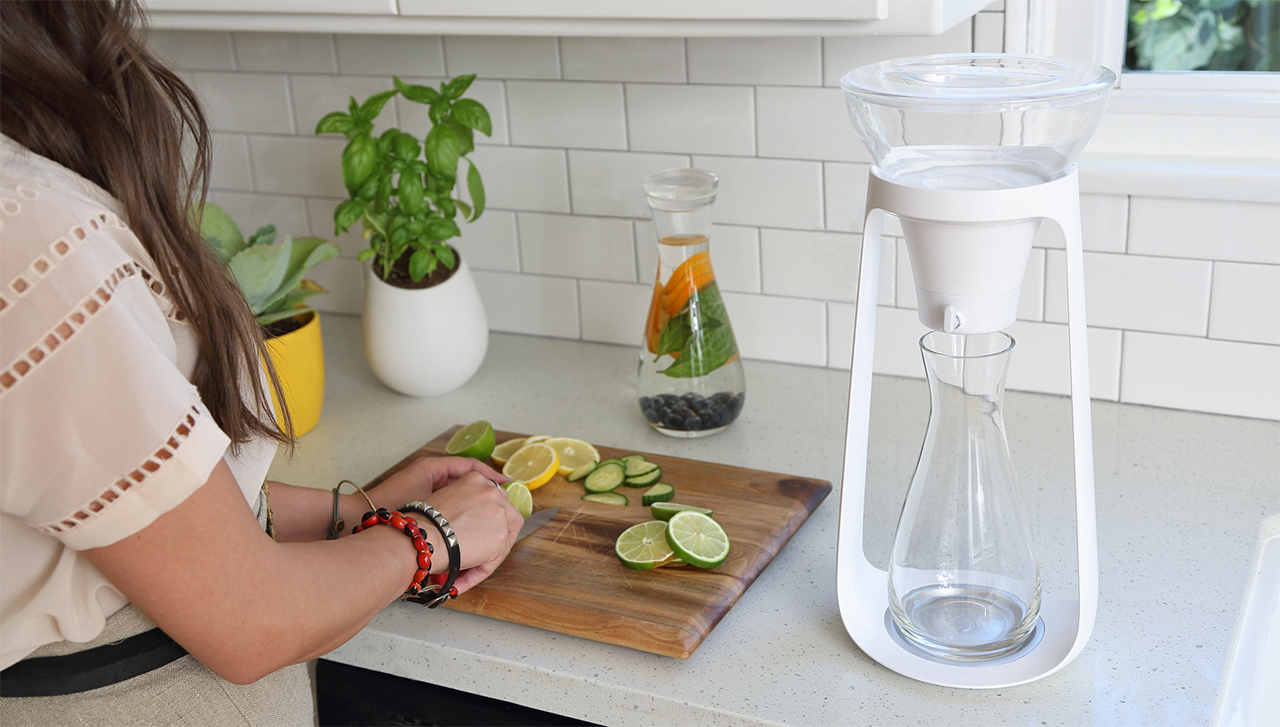 A Stylish Water Filter You Don’t Have To Hide In The Fridge