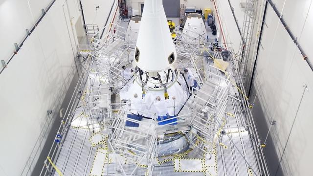 Engineers Install Orion Spacecraft’s Launch Abort System