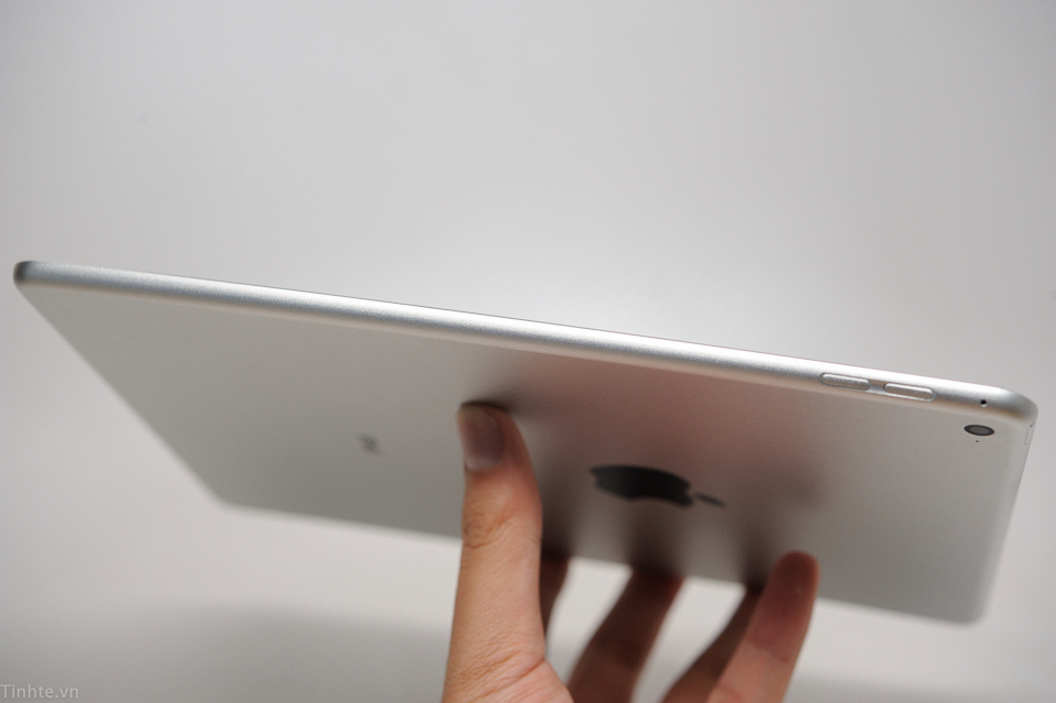 Alleged iPad Air 2 Leak Shows Off One Super-Skinny Tablet