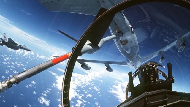 How Fighter Jets Lock On (And How The Targets Know)