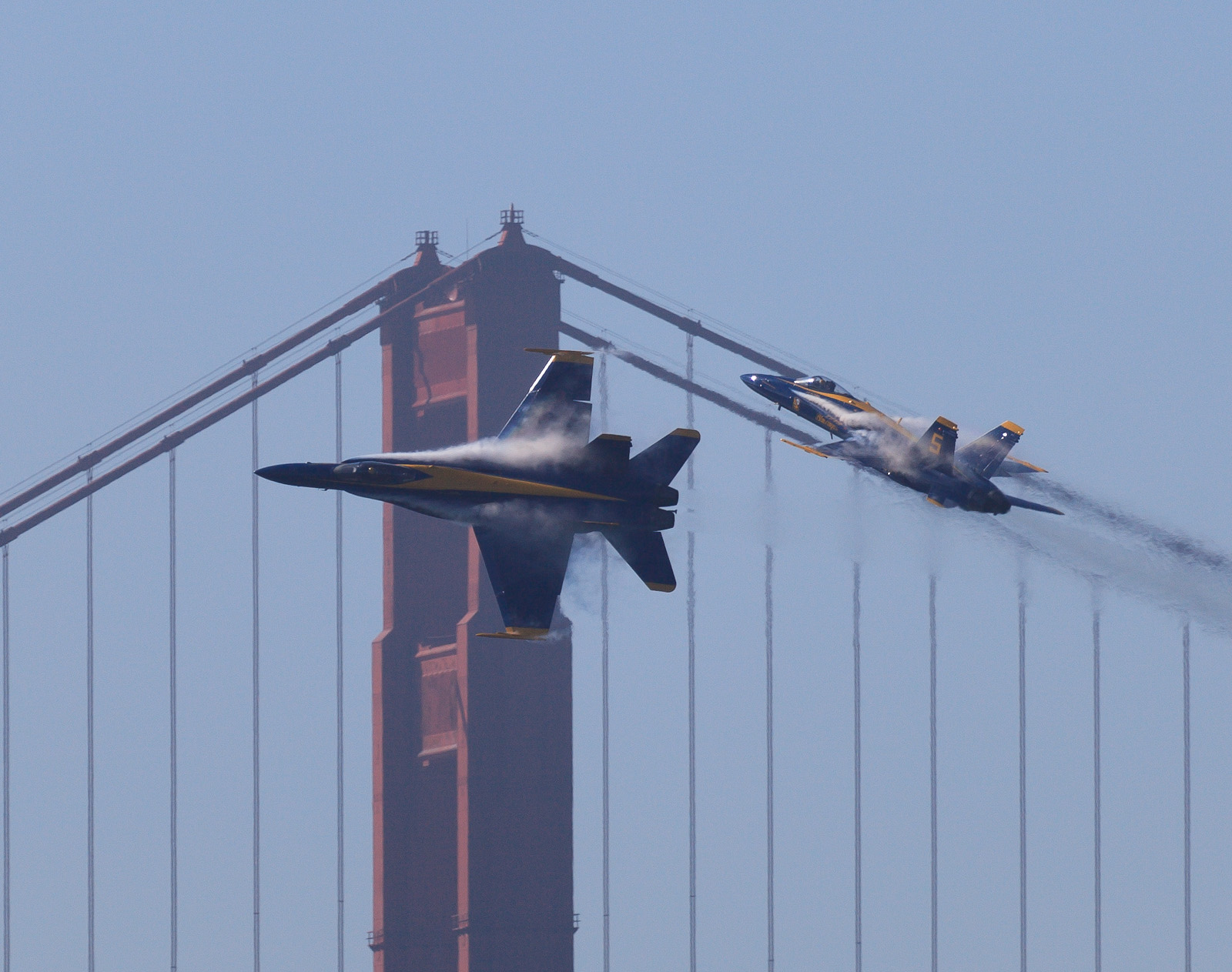 Incredible Photo Of An F-18 Zooming Through The Golden Gate Bridge