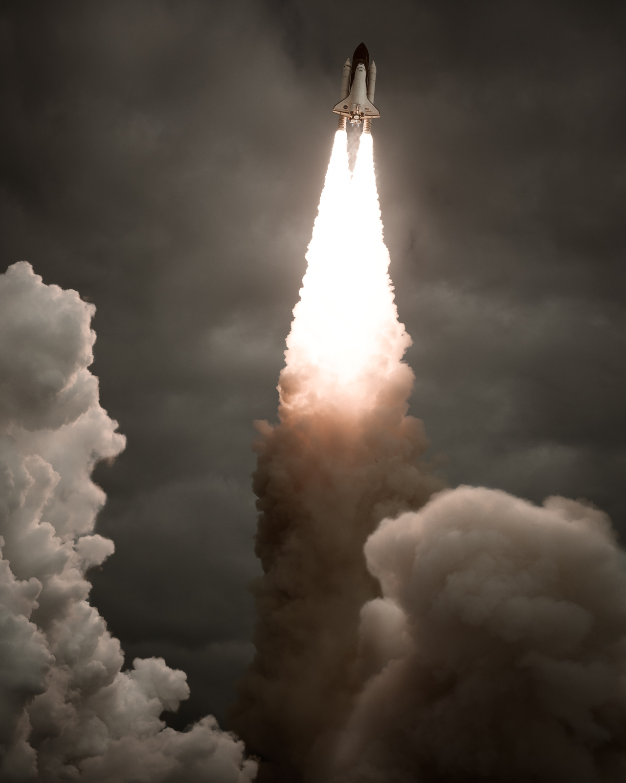 How One Photographer Took Incredible Close-Ups Of Space Shuttle Launches