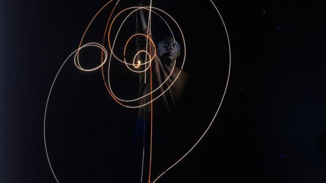 Beautiful Vintage Pictures Of Picasso Drawing With Light