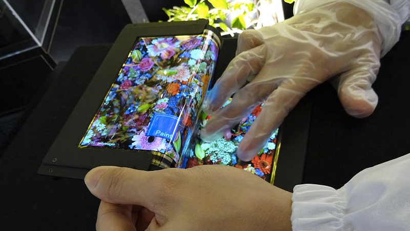 Tri-Fold Touchscreen OLED Could Give You Way More Smartphone Real Estate