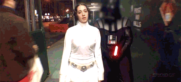 Princess Leia Walking In NYC Being Harassed By D**ks From All The Galaxy