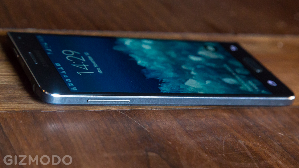 Samsung Galaxy Note Edge Review: This Crazy Smartphone Ain’t Half Bad