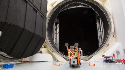 Gizmodo Visits NASA: Inside The Chamber Where NASA Recreates Space On Earth