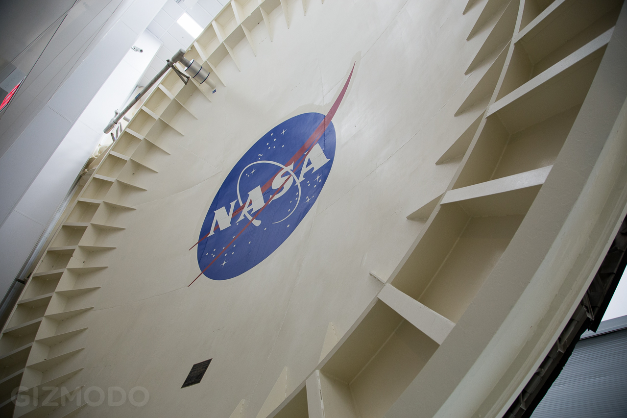 Gizmodo Visits NASA: Inside The Chamber Where NASA Recreates Space On Earth