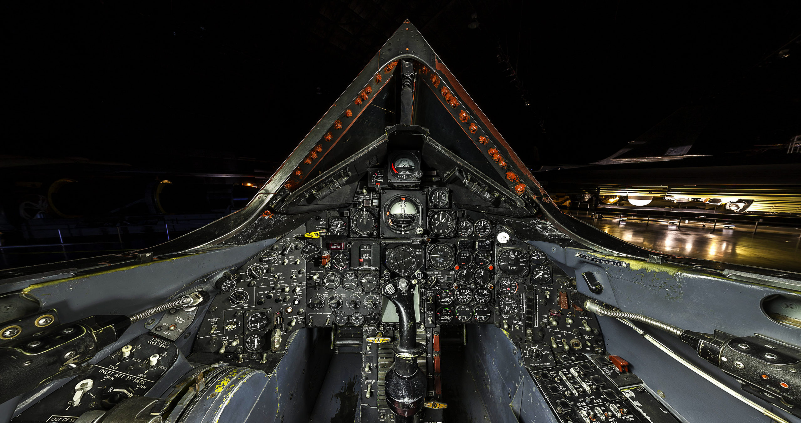 SR-71 Blackbird Pilot Explains How The Cockpit Works From The Inside