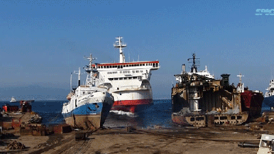 Spectacular Video Of A Big Ferry Crashing Against A Beach At Full Speed