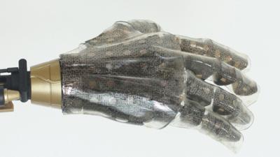 This Artificial Skin Can Feel Pressure, Heat and Dampness