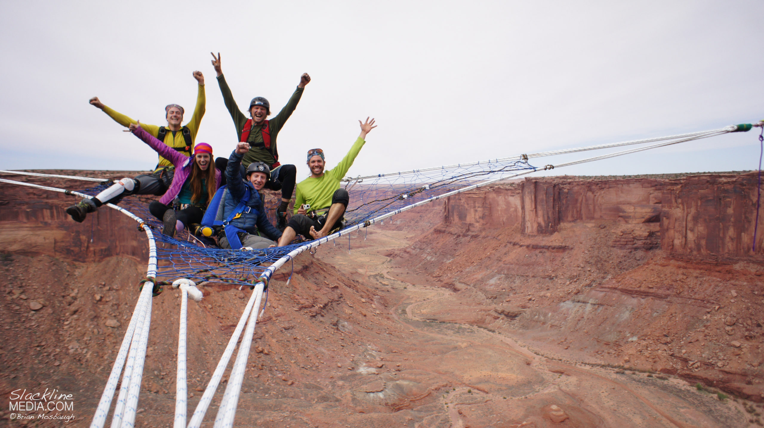 Guys Hang Huge Hammock In The Middle Of 120m Canyon Void
