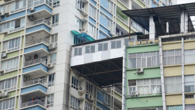 This Rickety Bridge Between Two High-Rises In China Can’t Be Legal 