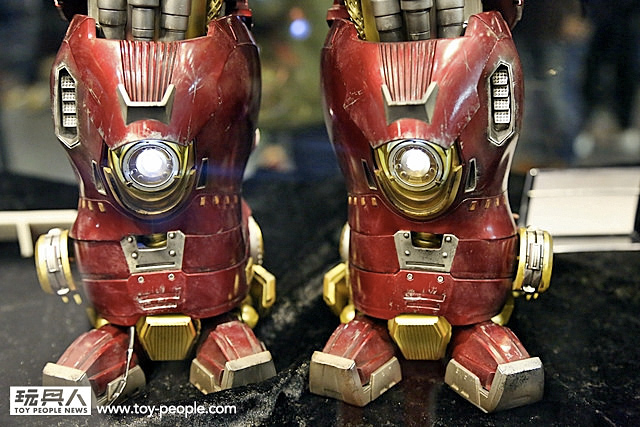 Hot Toys’ Iron Man Hulkbuster Could Be The Greatest Action Figure Ever