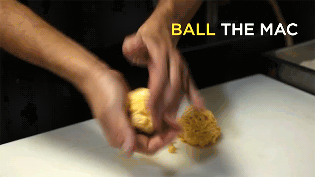 How To Make A Delicious Mac And Cheese Bun Burger In Eight Steps