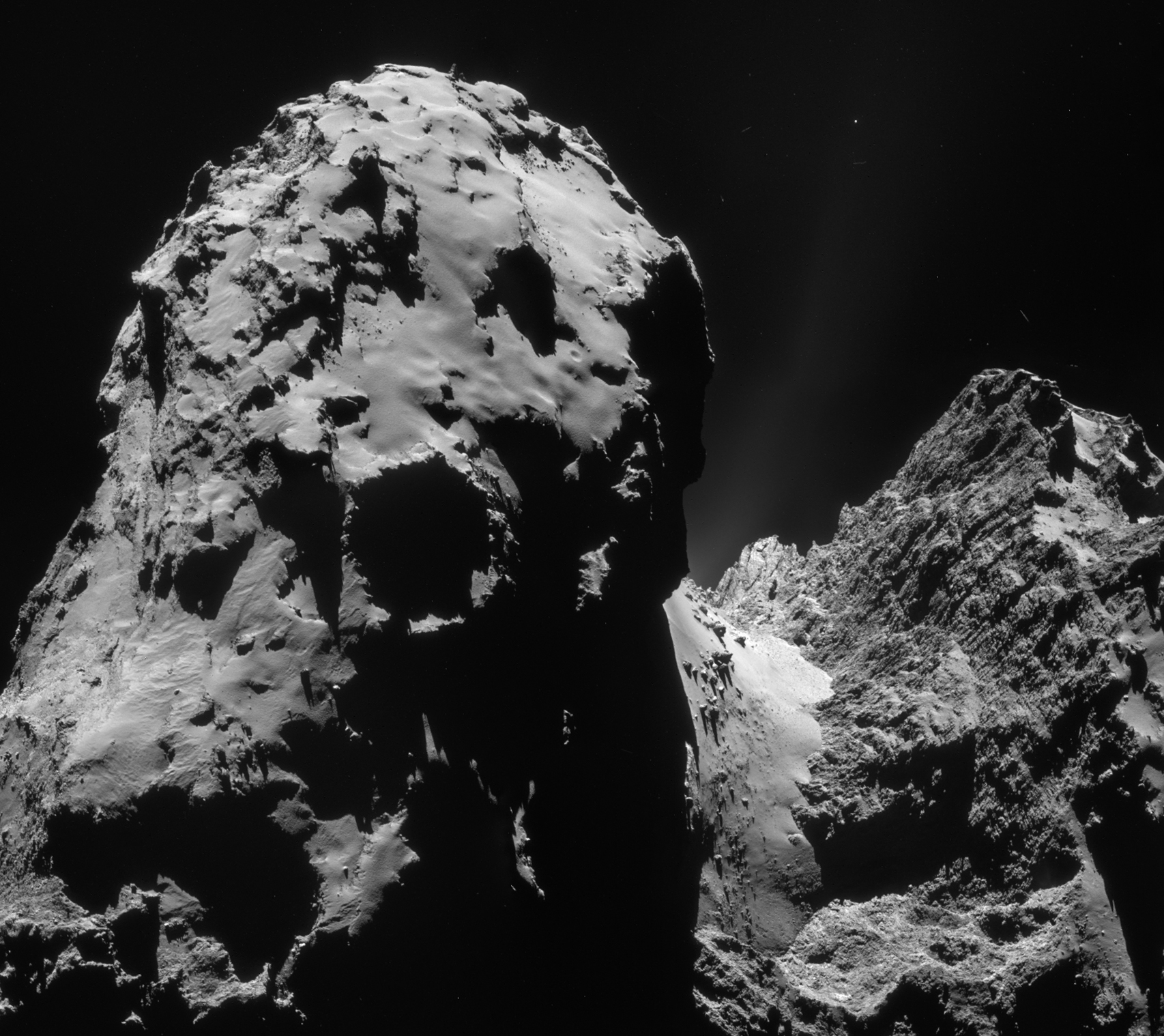 New Incredible Photo Reveals Titanic Cliffs In Rosetta’s Comet