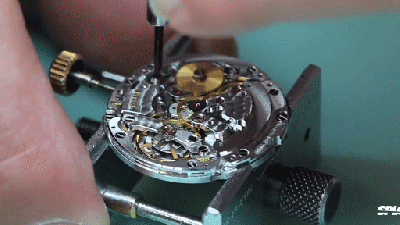 Watchmaker Takes Apart And Reassembles A Rolex In Hypnotizing Video