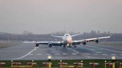 Watch This Virgin Atlantic 747 Jumbo Jet Land Without One Of Its Landing Gears