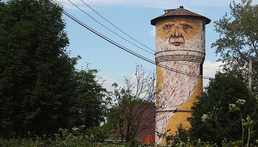 Cool Graffitis Bring Old Buildings To Life 