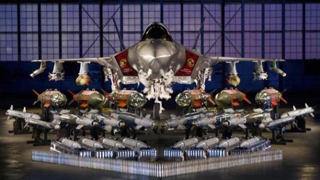 Impressive Photo Of The F-35 Lightning II With All Its Weaponry Lined Up