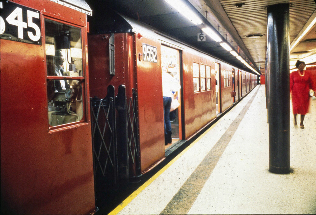 37 Rare And Beautiful Images Of The NYC Subway In The 1980s