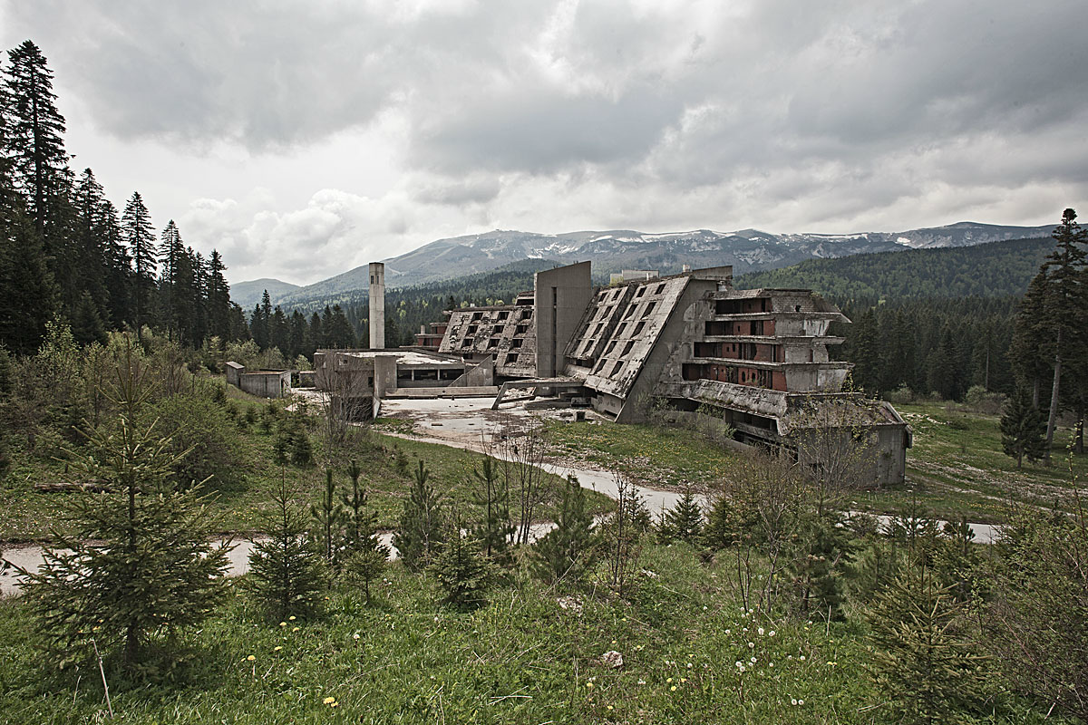 The Eerie Ruins Of 11 Abandoned Hotels