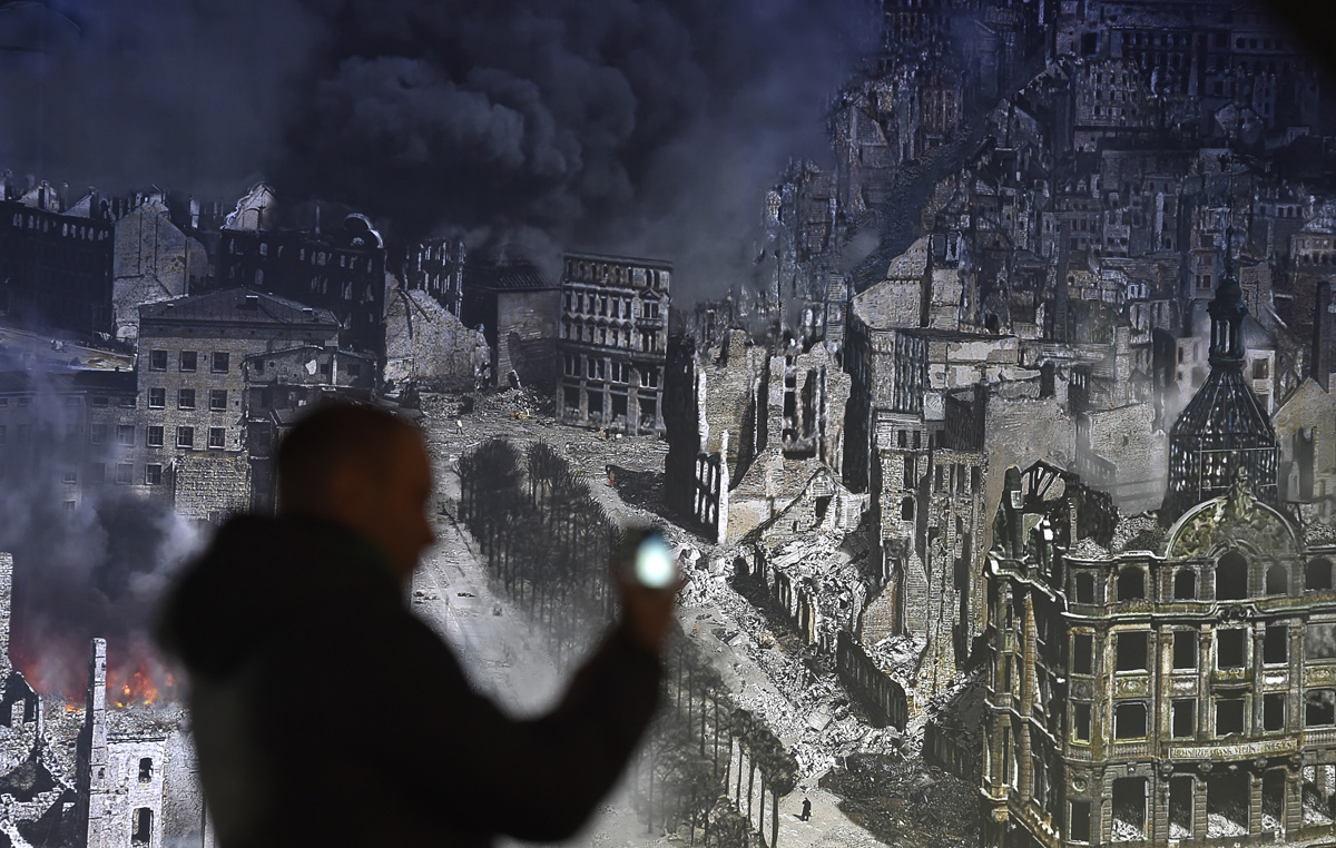 Giant Circular Panorama Recreates The Hell Of Fire-Bombed Dresden