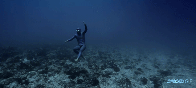 Diver Runs Under Water Faster Than On The Ground In Surreal Video