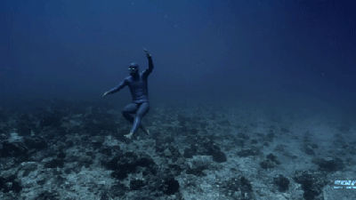 Diver Runs Under Water Faster Than On The Ground In Surreal Video