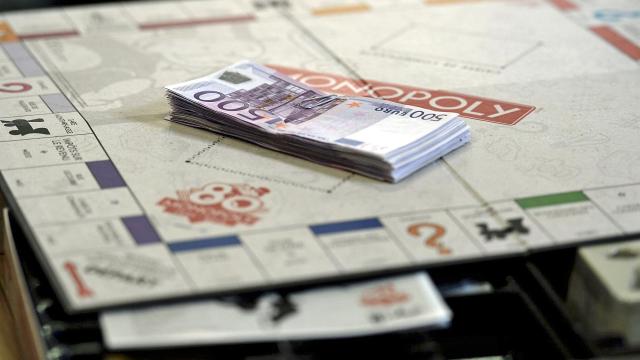 Random Special Edition Copies Of Monopoly Will Come With Real Cash