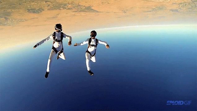 Skydivers Dance Gracefully As They Fall At 190km/h