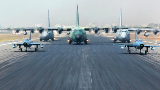 Cool Picture Of Five Aeroplanes Ready To Take Off Feels Like CGI