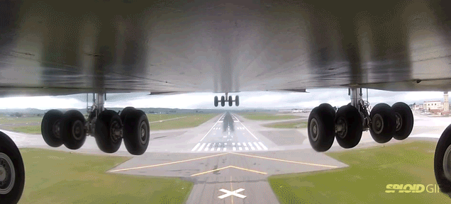 Watch The Massive C-5 Galaxy landing From The Undercarriage