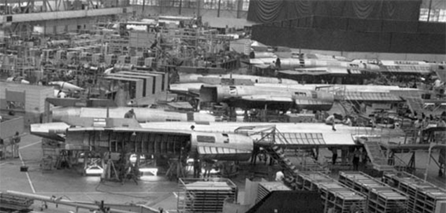 Fascinating Photos Reveal How They Built The SR-71 Blackbird