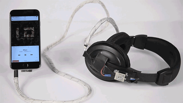 Pinchable Headphone Cords That Control Your Music Are A Brilliant Idea